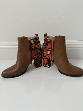 Wings dark tan Leather Ankle Boots with Patterned Block Heel size 8